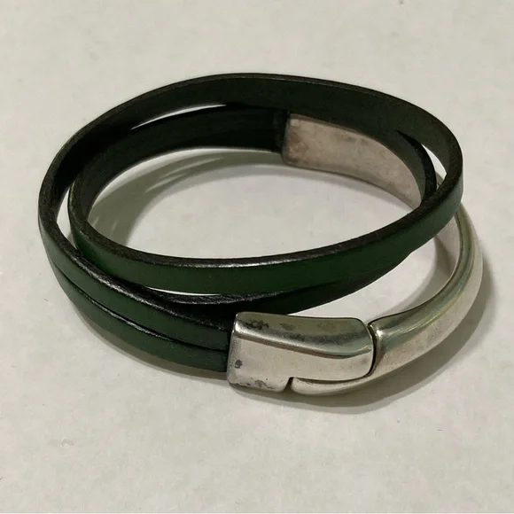 Unique Green Leather strap wrap bracelet metallic U shape magnetic closure - Picture 3 of 10